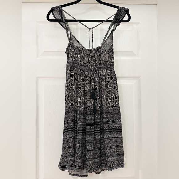 Hollister Paisley Flutter Strap Button Front boho dress Tassels black sz XS - Picture 6 of 9